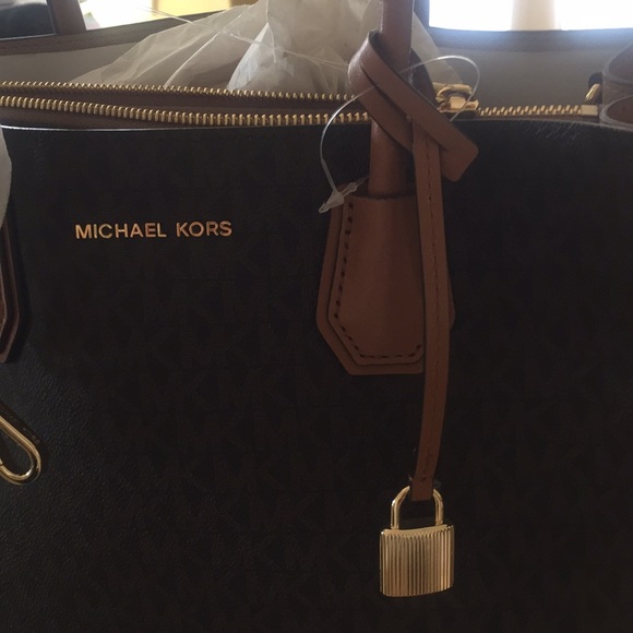 Brand new Michael Kors Handbag - Picture 6 of 8